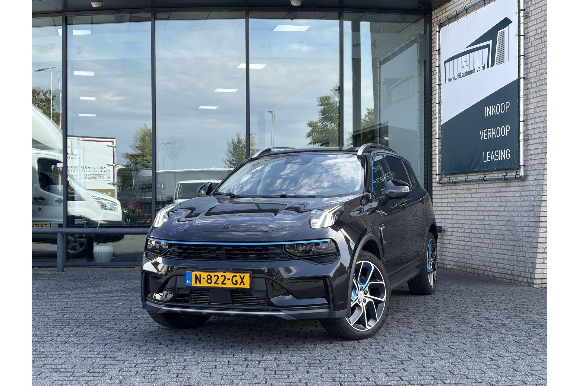 Lynk & Co 01 1.5*PLUG-IN*NAVI*PANO*CAM*ACC*CARPLAY*ECC*LED*